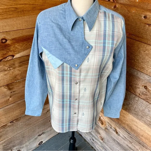 Women’s Vintage Nineties Light Blue Southwest Print Long Sleeve Western Shirt - Picture 2 of 10